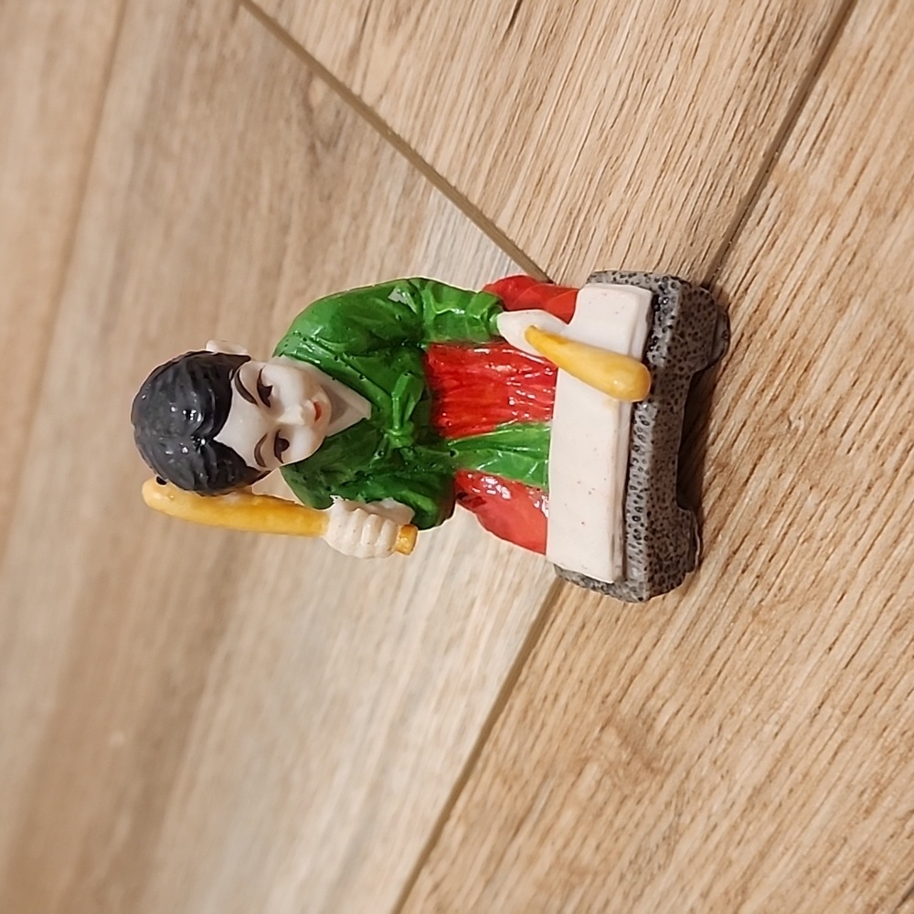Asian Figure 6/6